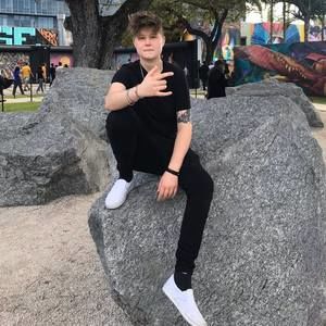 Meet your Posher, Kaleigh